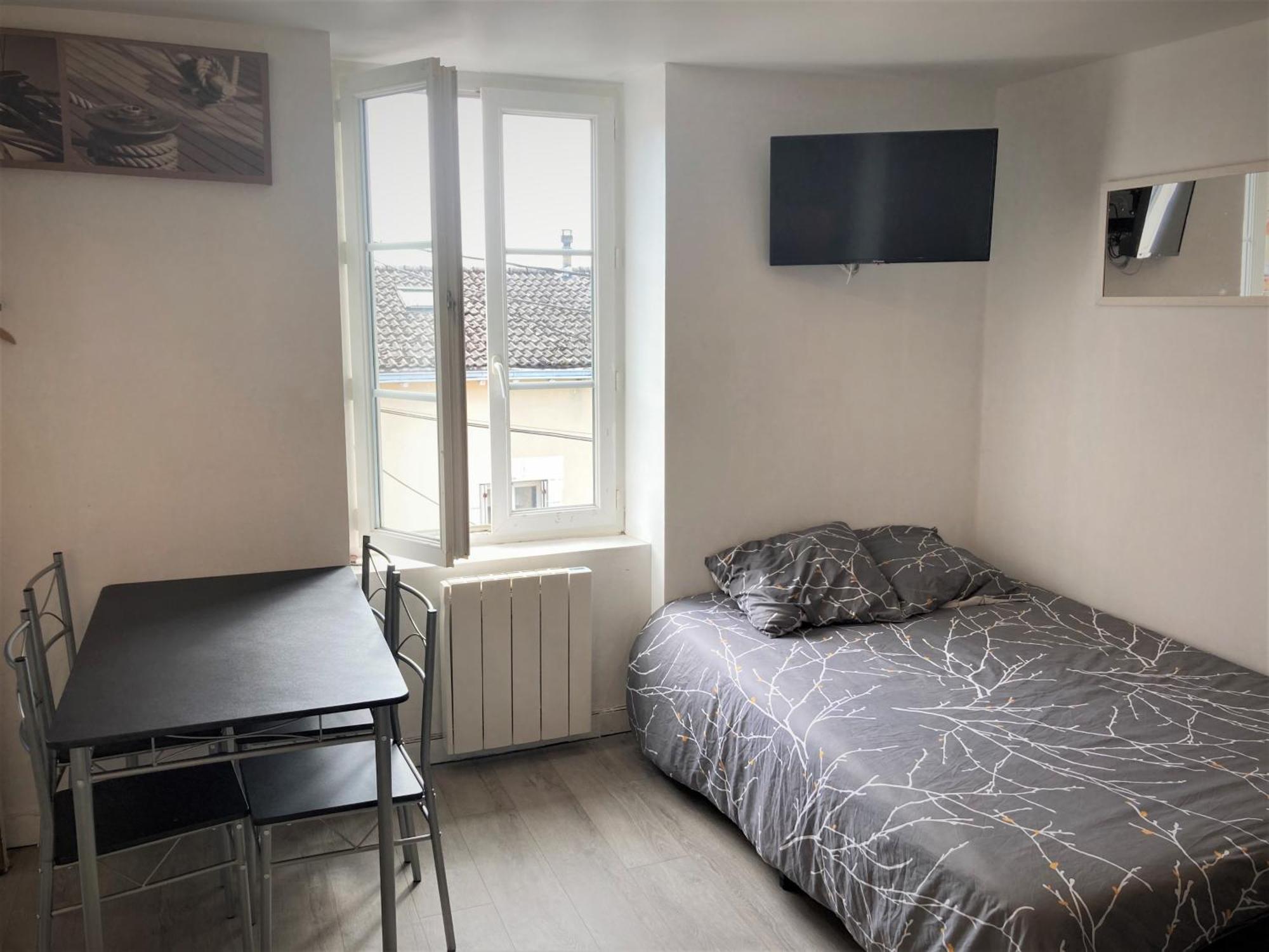 Studio Double 12 Avec Wifi Apartment *
